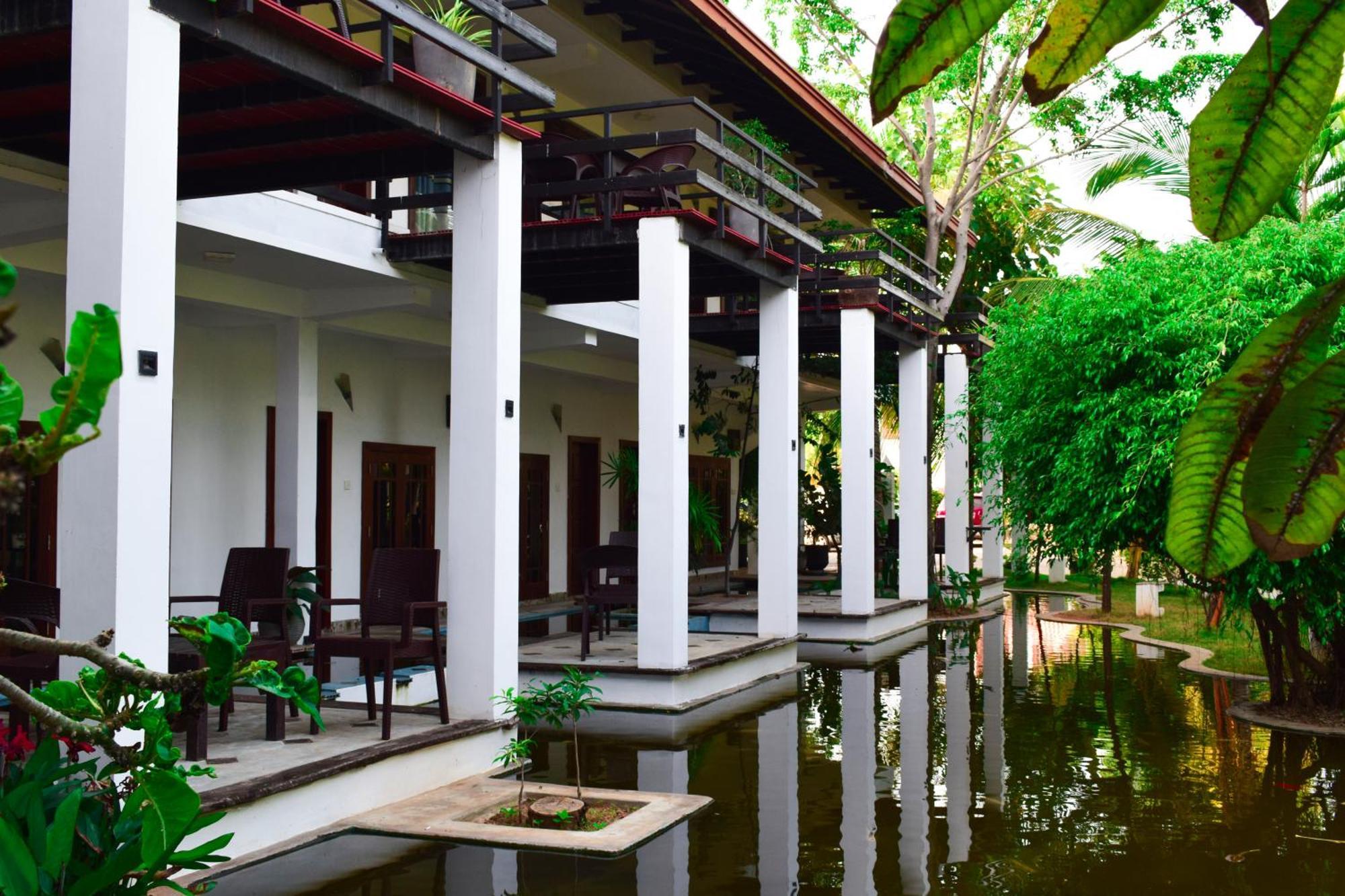 Hotel Green Garden Тринкомали Экстерьер фото